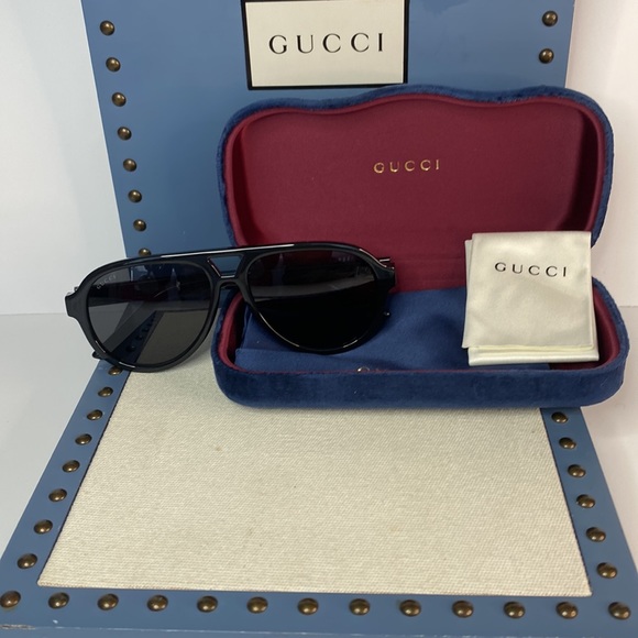 GUCCI GG0767S aviator sunglass comes in a shiny black frame with grey lenses. - Picture 12 of 14